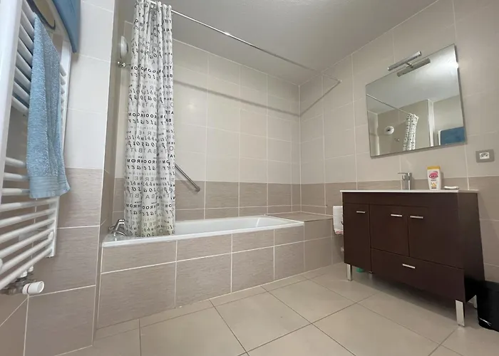 Confortable Proche Centre-ville, 4 Pers, Parking Inclus - Fr-1-474-209